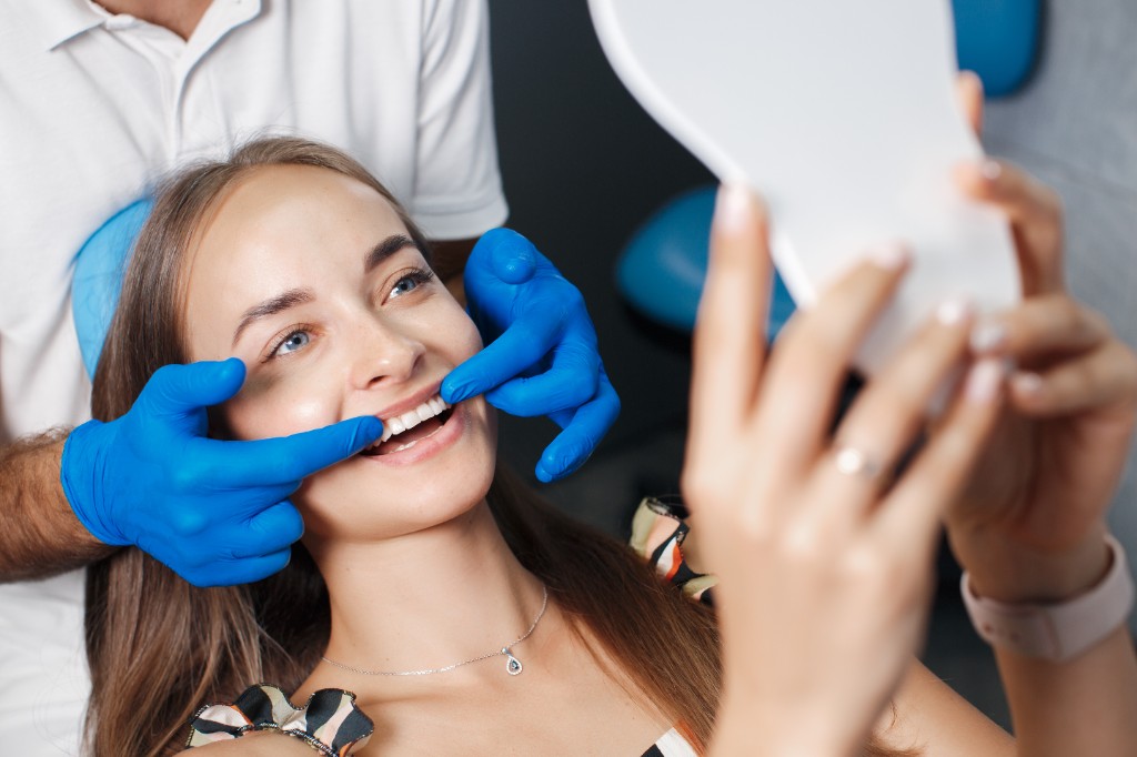 Porcelain Veneers or Zirconia Crowns? Uses and Key Differences